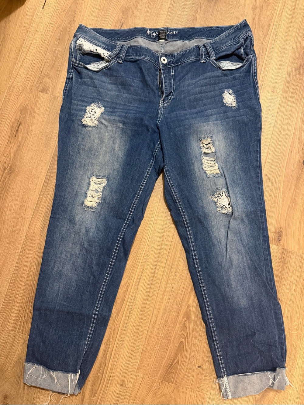 Women's Distressed Boyfriend Jeans in Dark Blue Wash